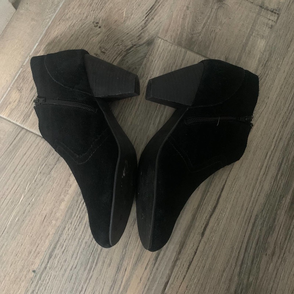 Aldo Black Suede Ankle Bootie Boots Low Heel Size 7 - Picture 3 of 6